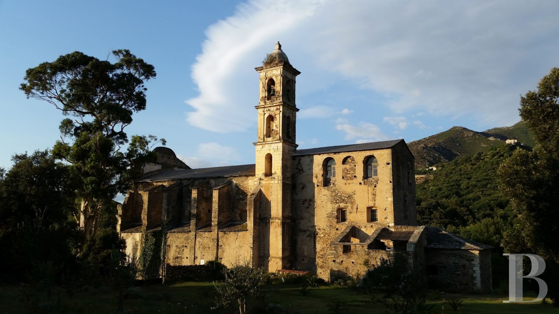 A place of worship that has become a creative hub just twenty minutes from Bastia on the way to Saint-Florent - photo  n°5