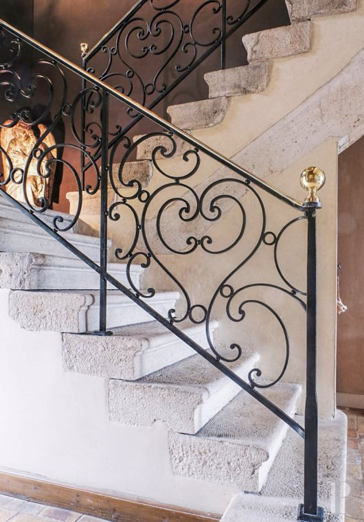 character properties France ile de france   - 8