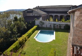 character properties France aquitaine   - 16