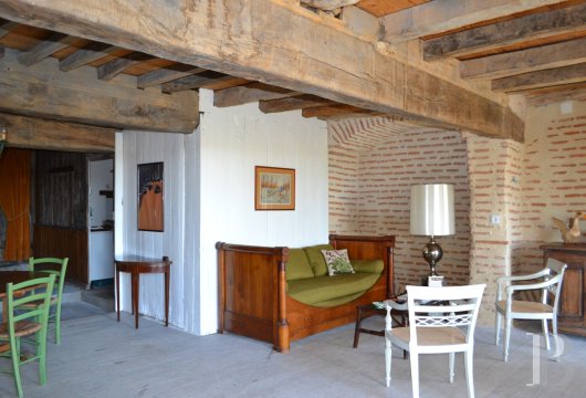 character properties France aquitaine   - 6