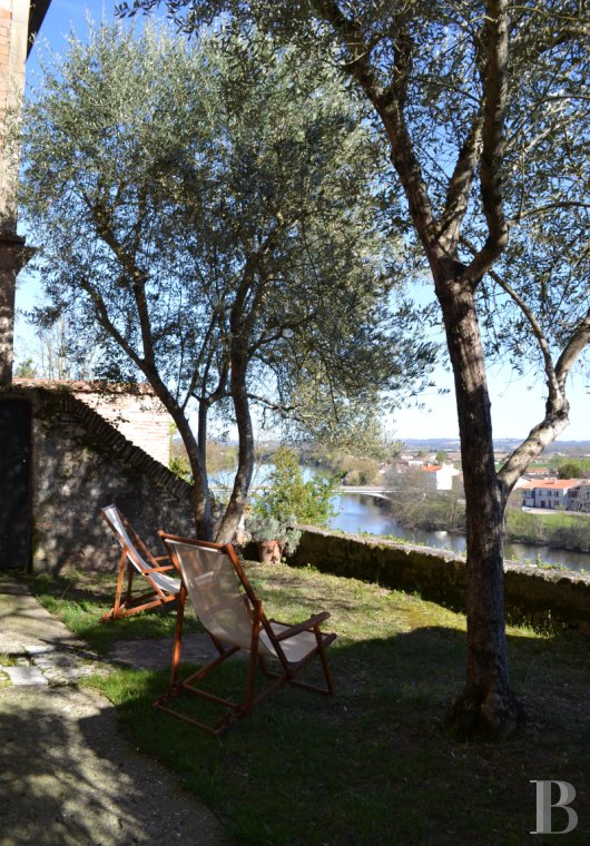 character properties France aquitaine   - 15