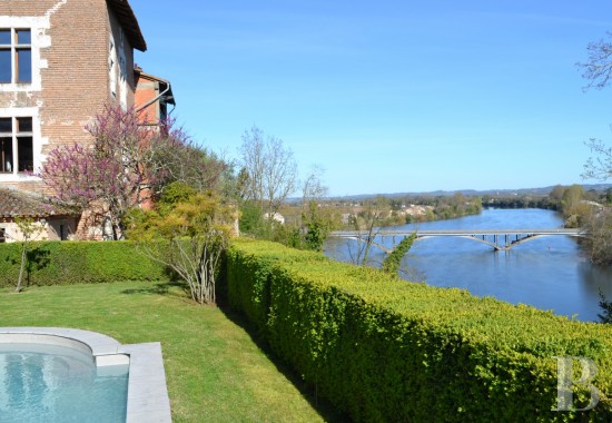 character properties France aquitaine   - 1