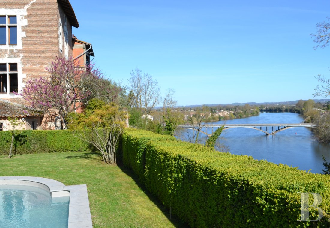 character properties France aquitaine   - 1