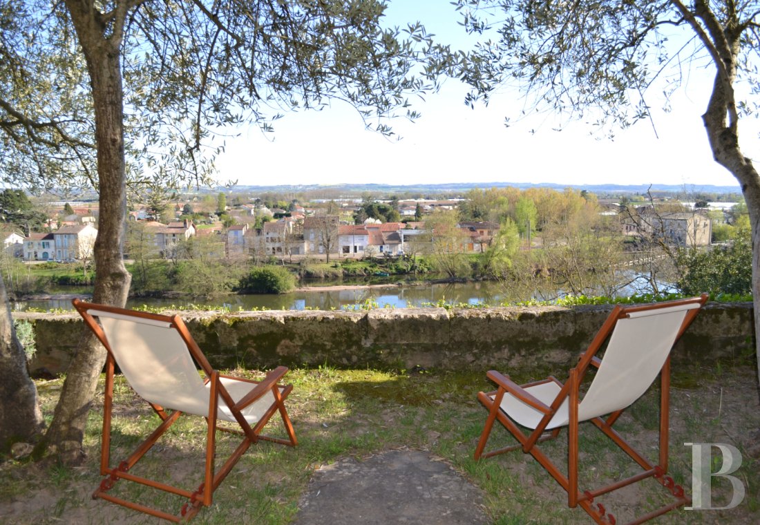 character properties France aquitaine   - 18