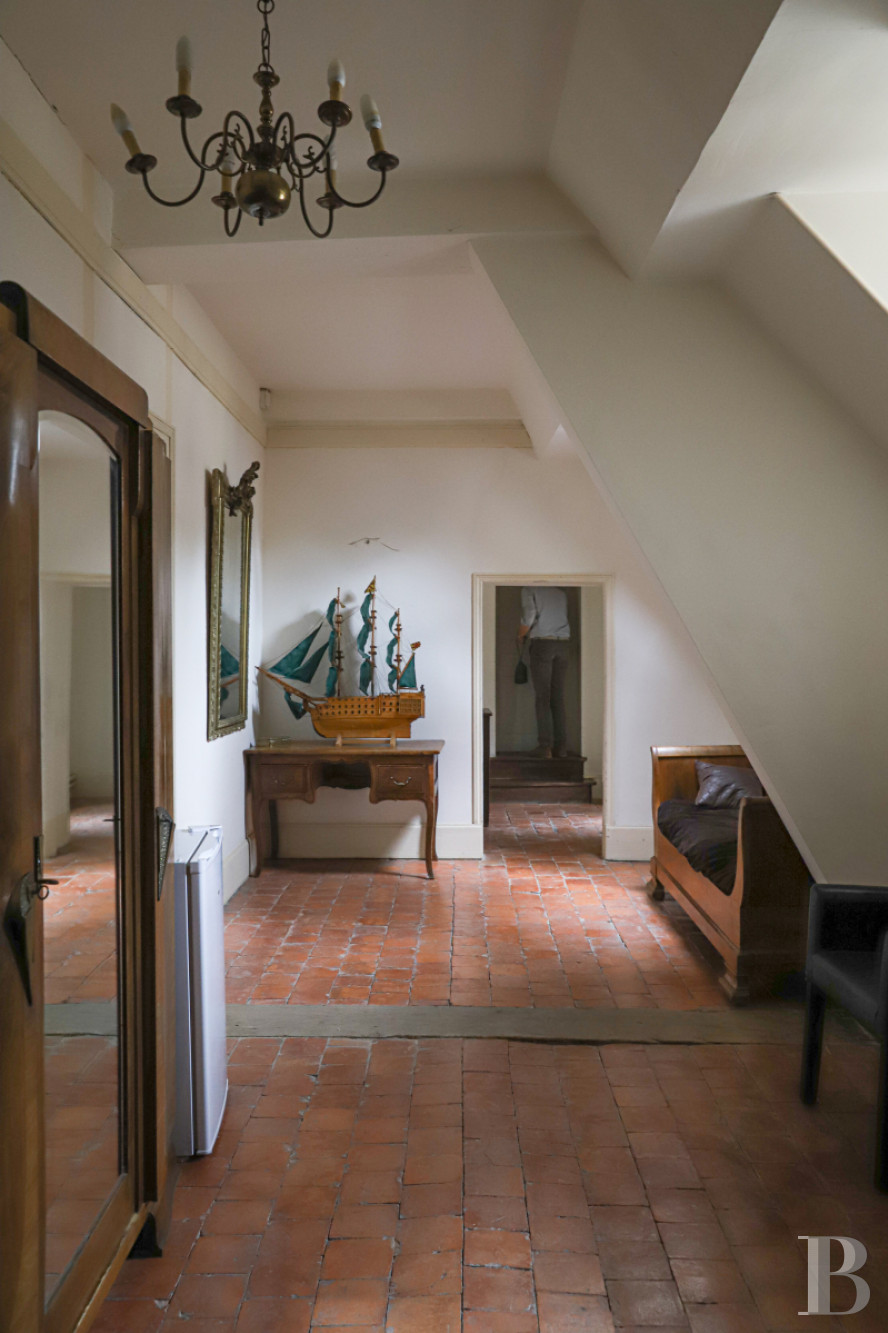 A wine estate and 16th century chateau  in the heart of Burgundy and the Auxey-Duresses vineyards - photo  n°22