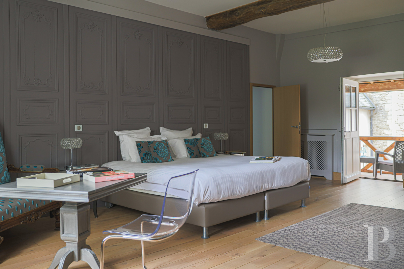 A wine estate and 16th century chateau  in the heart of Burgundy and the Auxey-Duresses vineyards - photo  n°12