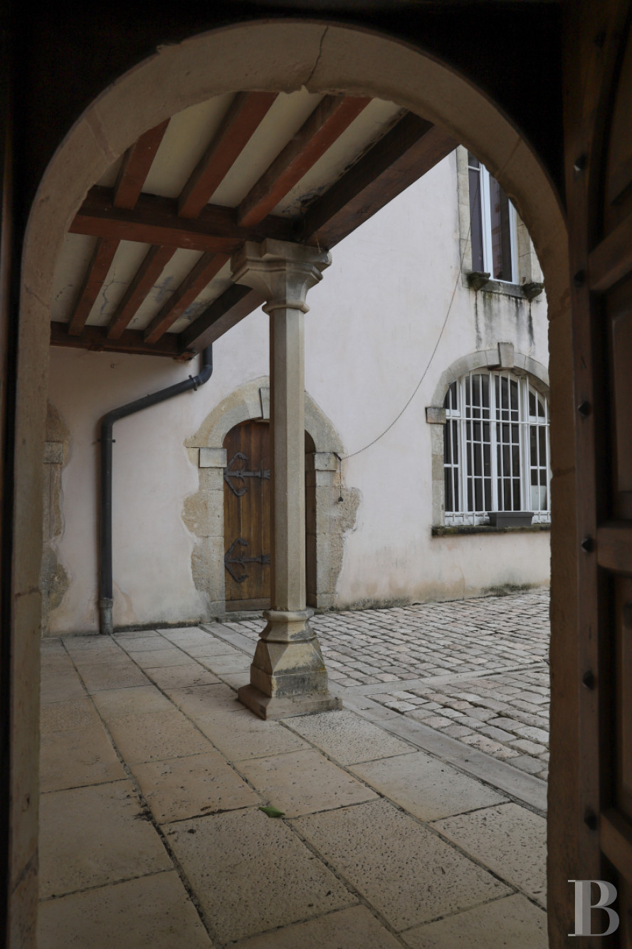 A wine estate and 16th century chateau  in the heart of Burgundy and the Auxey-Duresses vineyards - photo  n°28