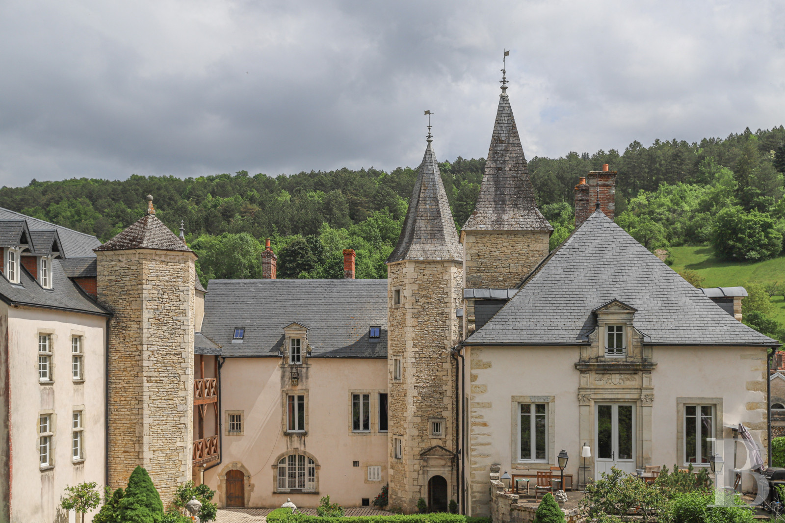 A wine estate and 16th century chateau  in the heart of Burgundy and the Auxey-Duresses vineyards - photo  n°5