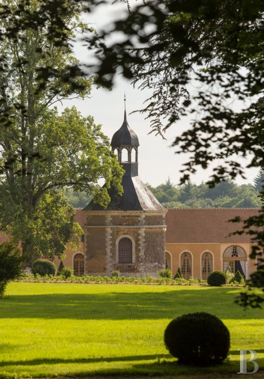 A small country chateau surrounded by a huge park on the outskirts of Le Mans, away from the world - photo  n°2