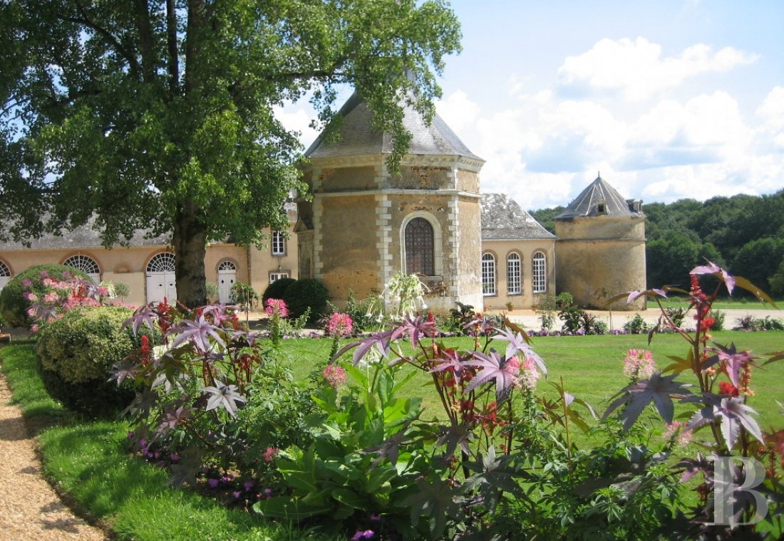 A small country chateau surrounded by a huge park on the outskirts of Le Mans, away from the world - photo  n°4