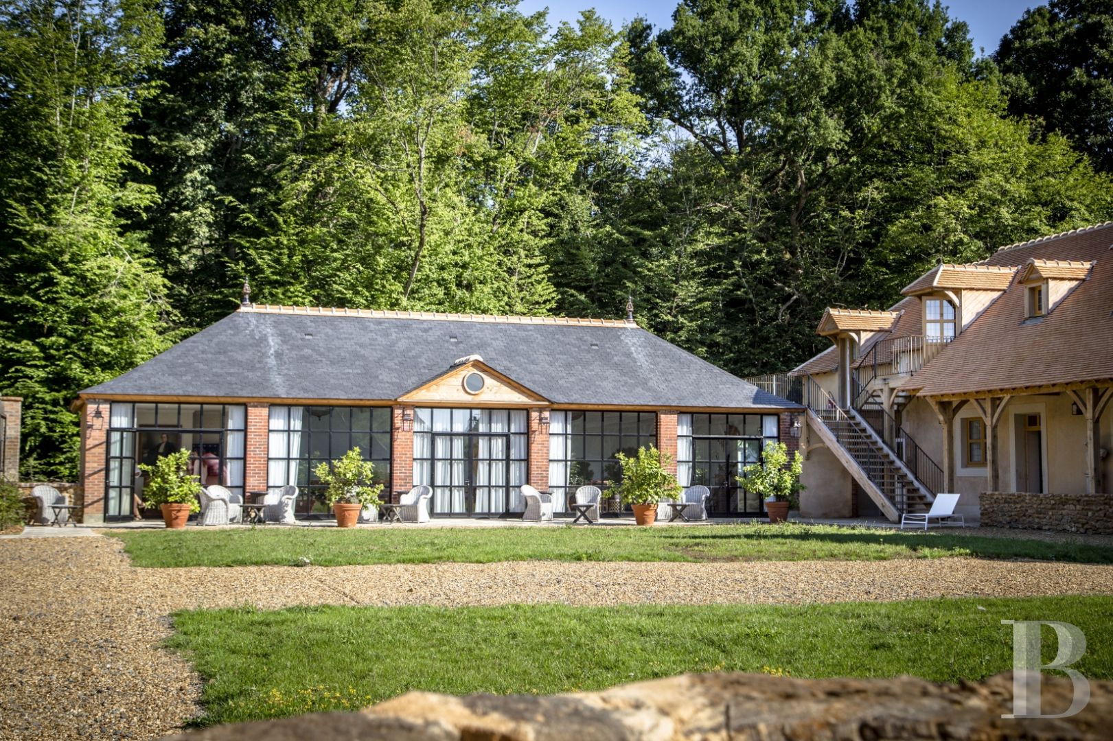 Aux portes du Mans, et à l’écart du monde,  un petit château des champs entouré d’un immense parc - photo  n°9