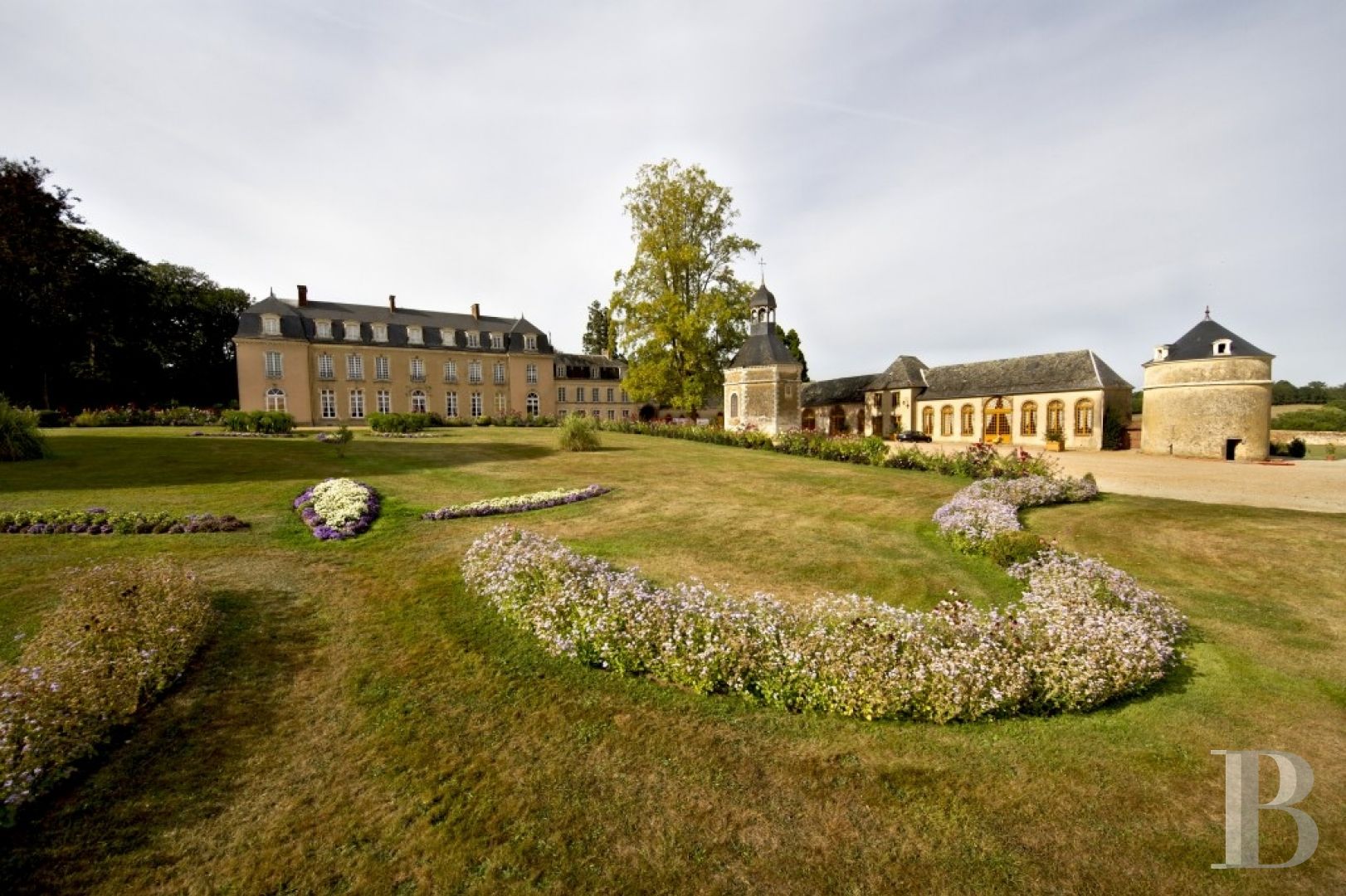 Aux portes du Mans, et à l’écart du monde,  un petit château des champs entouré d’un immense parc - photo  n°7