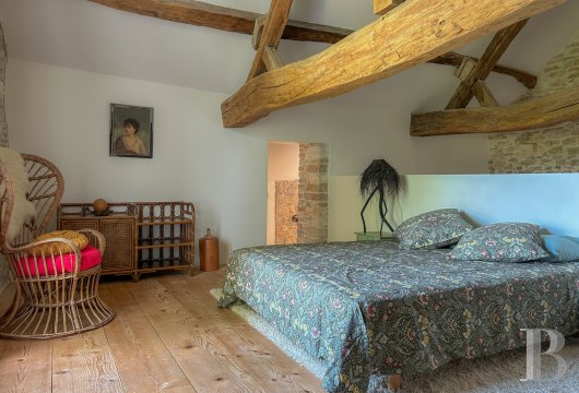 character properties France burgundy   - 9