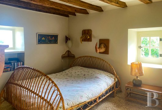 character properties France burgundy   - 11