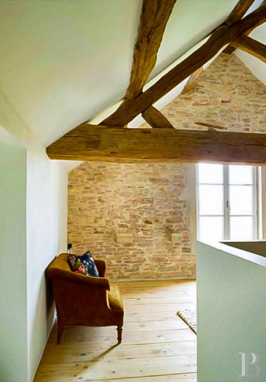 character properties France burgundy   - 10
