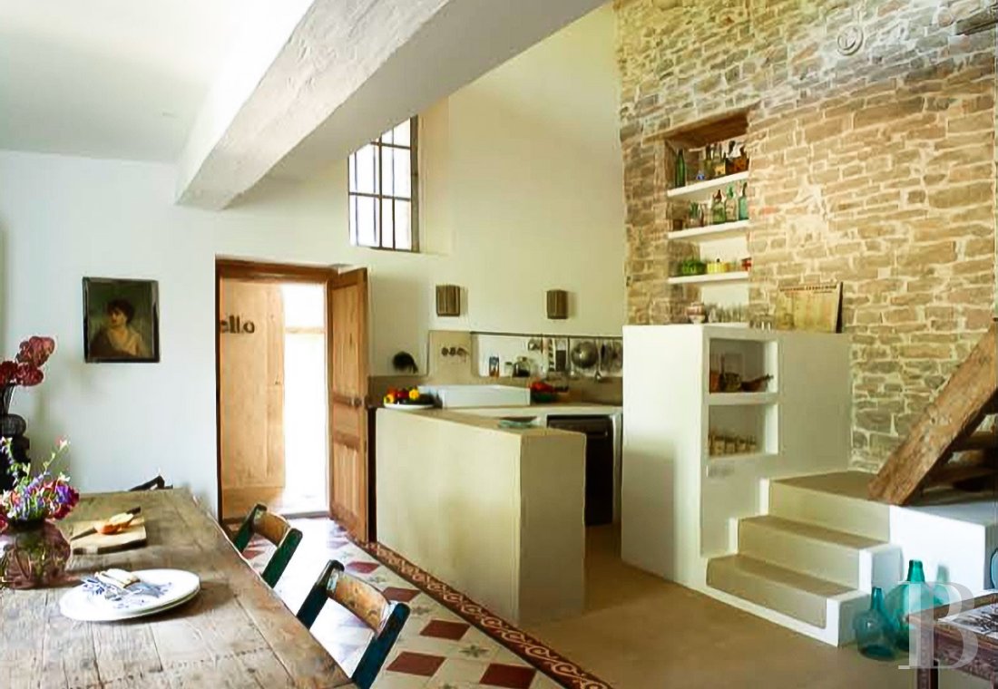 character properties France burgundy   - 2
