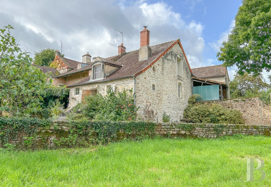 character properties France burgundy   - 2