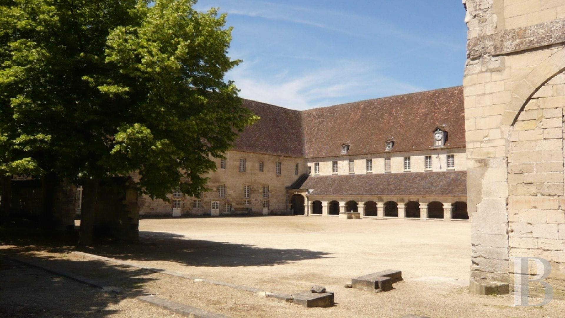 A royal Abbey classified as a historic monument in the Oise Regional Nature Park on the outskirts of Pontpoint and Pont-Ste-Maxence - photo  n°4