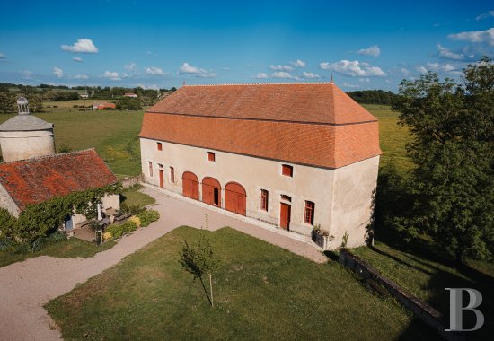 En Bourgogne, dans la Nièvre, un château d’origine médiévale dressé sur un promontoire au-dessus de l’Allier - photo  n°38