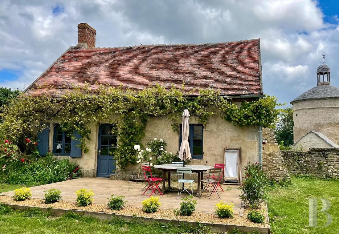 En Bourgogne, dans la Nièvre, un château d’origine médiévale dressé sur un promontoire au-dessus de l’Allier - photo  n°32