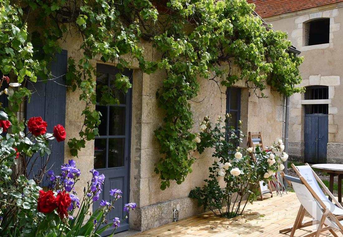 En Bourgogne, dans la Nièvre, un château d’origine médiévale dressé sur un promontoire au-dessus de l’Allier - photo  n°37