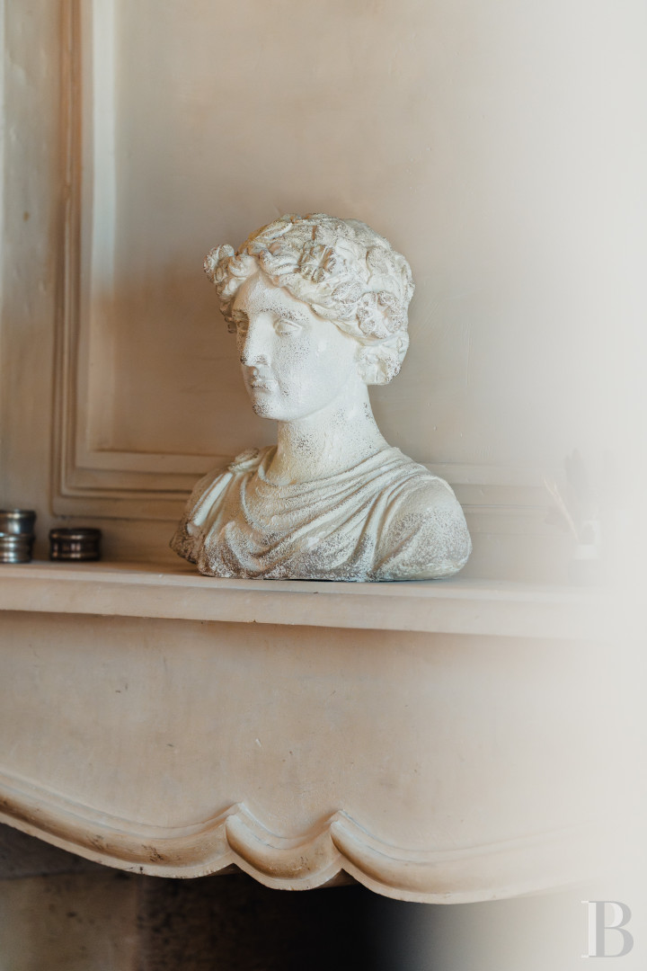 En Bourgogne, dans la Nièvre, un château d’origine médiévale dressé sur un promontoire au-dessus de l’Allier - photo  n°10