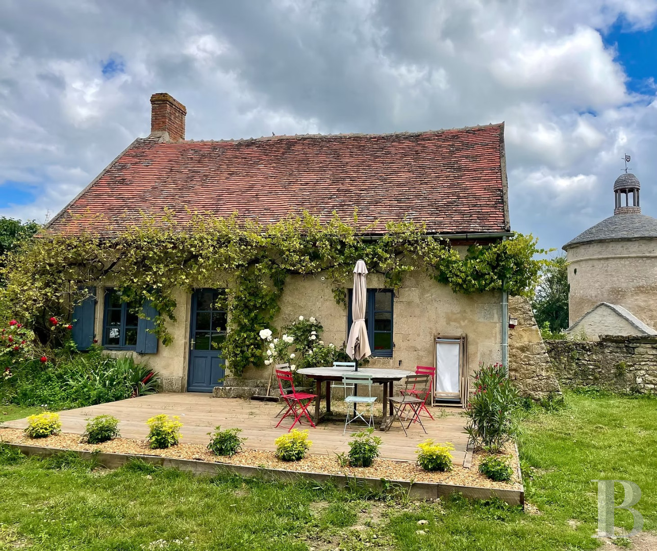 En Bourgogne, dans la Nièvre, un château d’origine médiévale dressé sur un promontoire au-dessus de l’Allier - photo  n°32