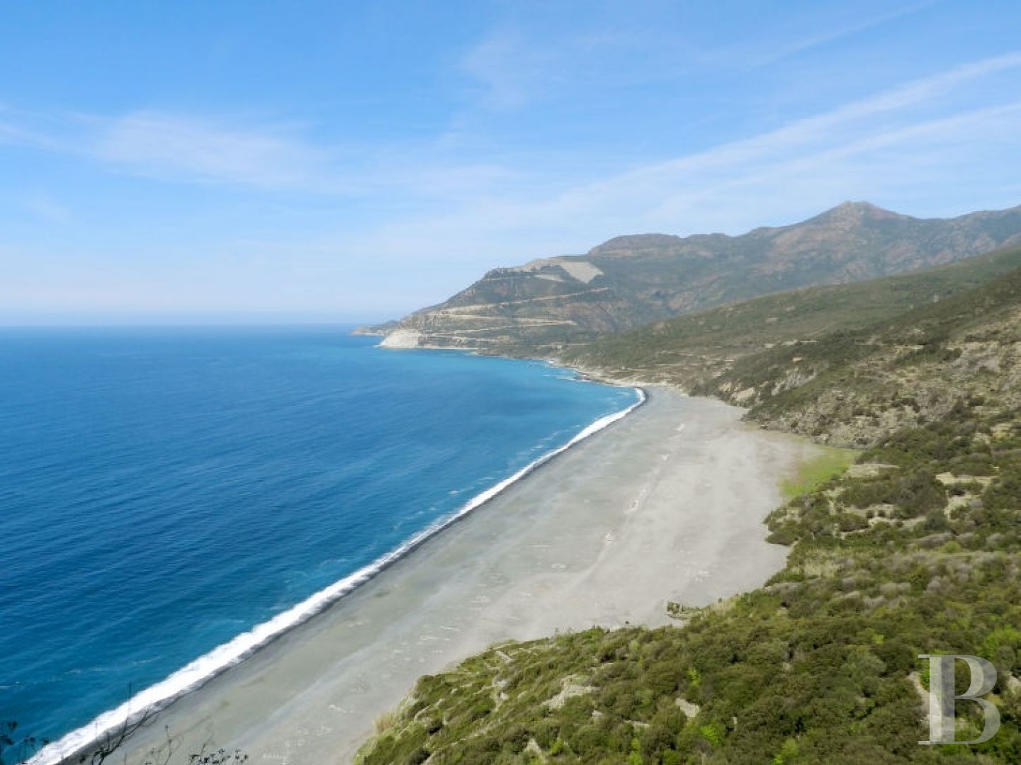 Dans les collines du pittoresque village de Nonza, une maison toute simple posée comme une vigie - photo  n°9