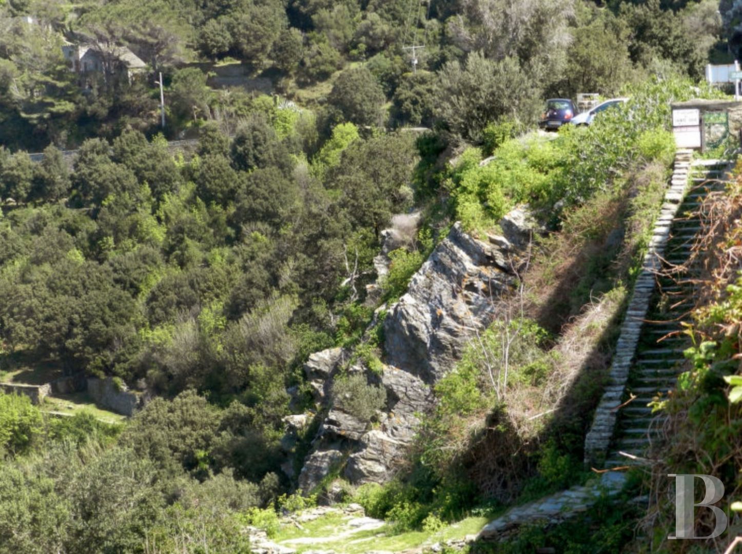 Dans les collines du pittoresque village de Nonza, une maison toute simple posée comme une vigie - photo  n°8
