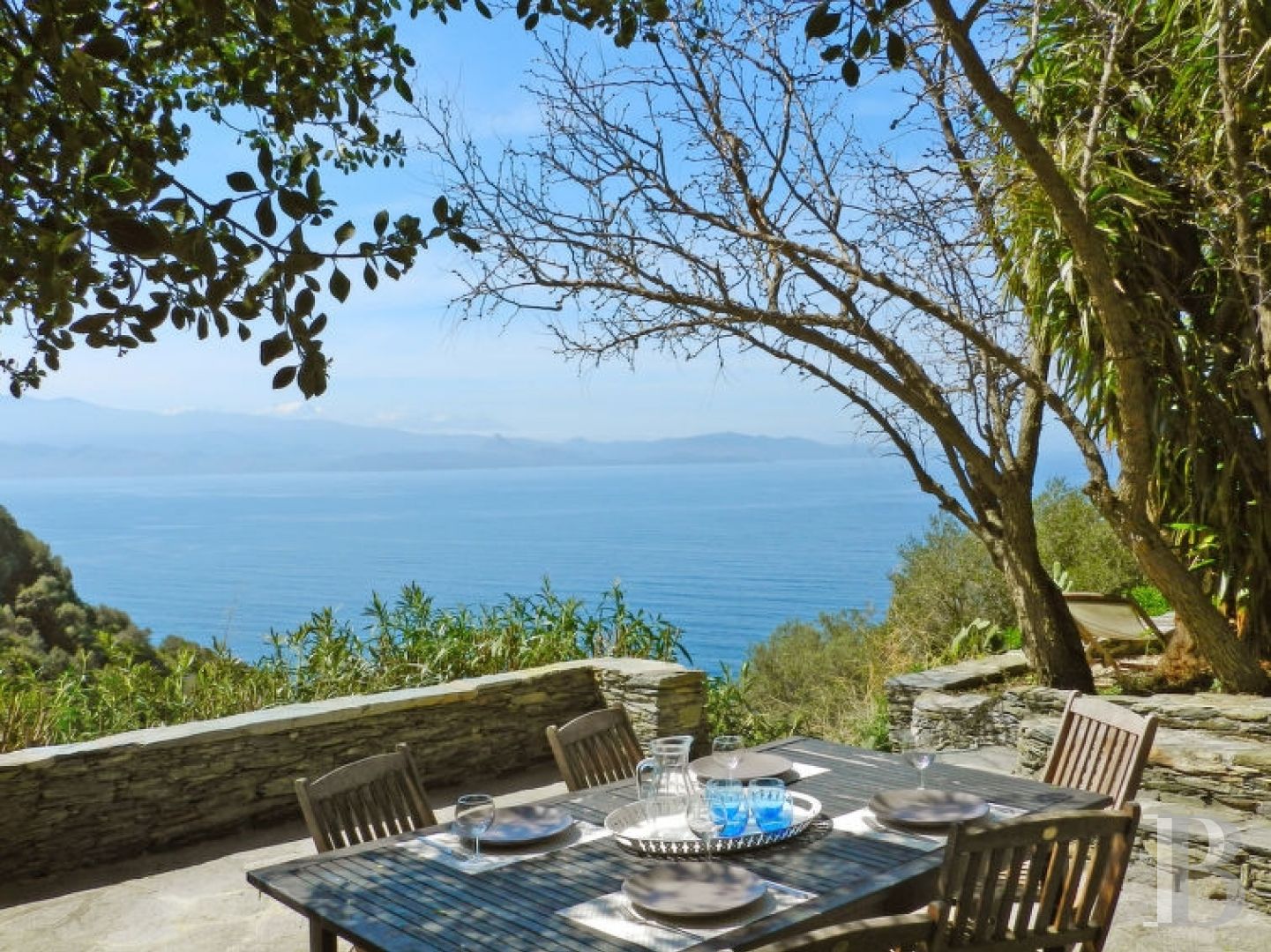 Dans les collines du pittoresque village de Nonza, une maison toute simple posée comme une vigie - photo  n°4