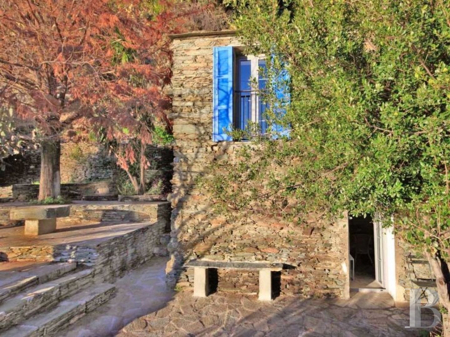 Dans les collines du pittoresque village de Nonza, une maison toute simple posée comme une vigie - photo  n°10