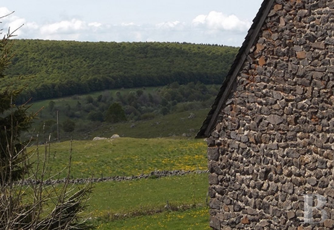 Sur le chemin de Saint Jacques de Compostelle, entre l'Aveyron, la Lozère et le Cantal,  la renaissance d’un ancien hôtel au cœur d’Aubrac - photo  n°3