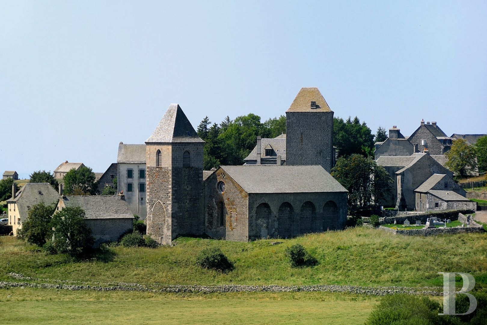 A revived hotel in the heart of Aubrac, on the way to Saint Jacques de Compostelle between Aveyron, Lozère and Cantal - photo  n°2
