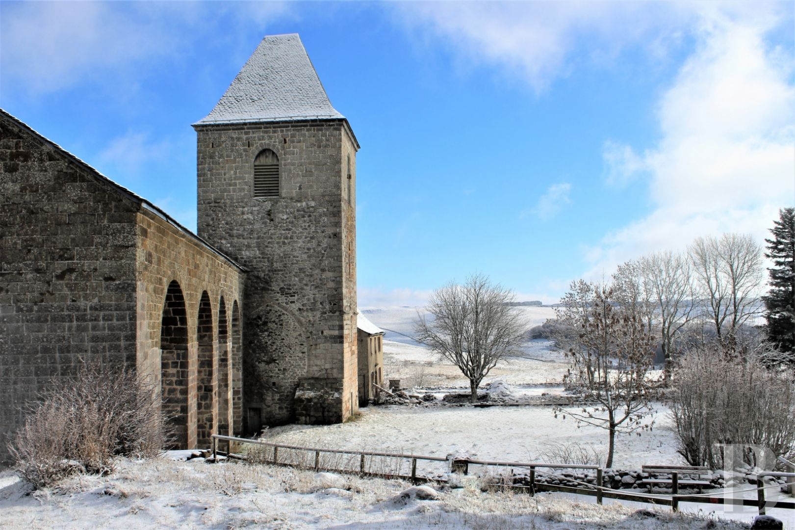A revived hotel in the heart of Aubrac, on the way to Saint Jacques de Compostelle between Aveyron, Lozère and Cantal - photo  n°6