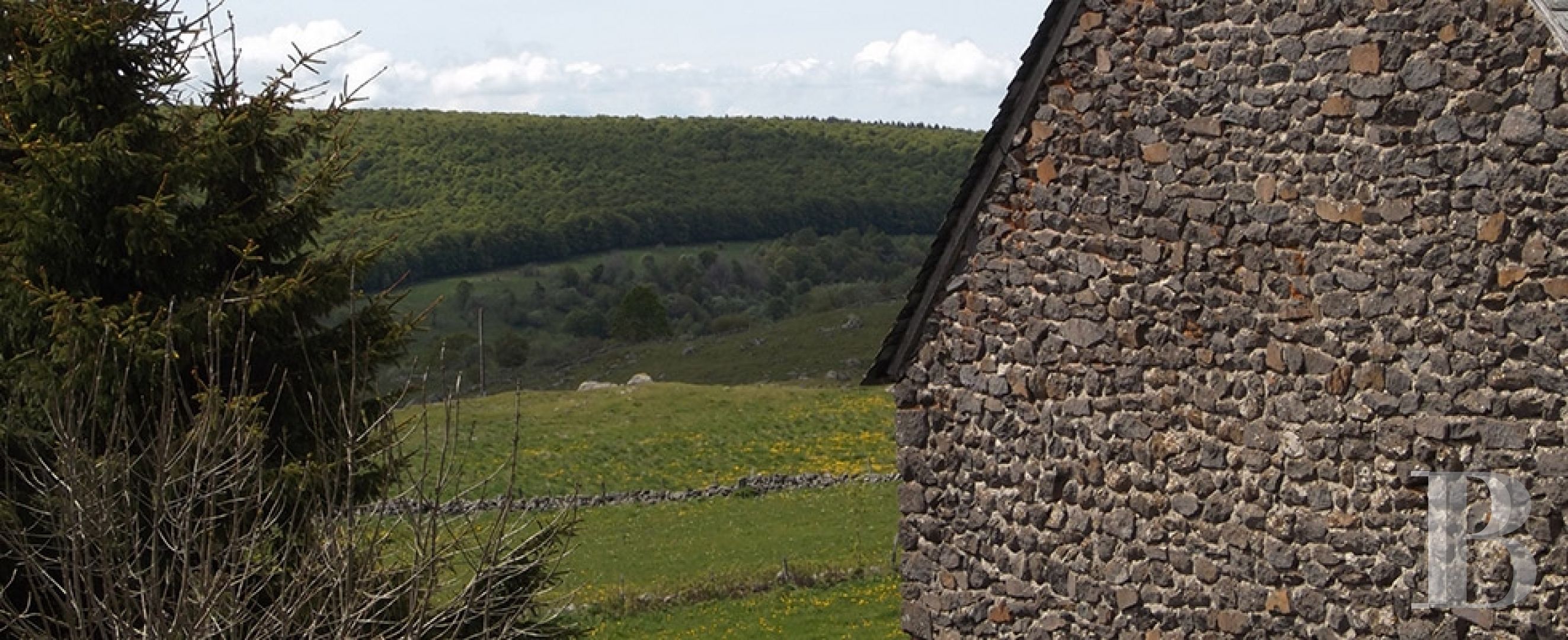 A revived hotel in the heart of Aubrac, on the way to Saint Jacques de Compostelle between Aveyron, Lozère and Cantal - photo  n°3