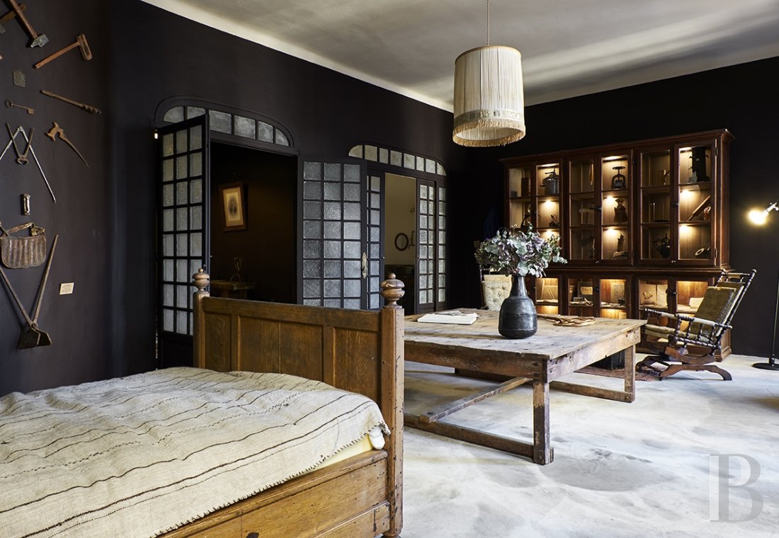 A museum-apartment above a hardware store near to the Old Port in Marseille - photo  n°1