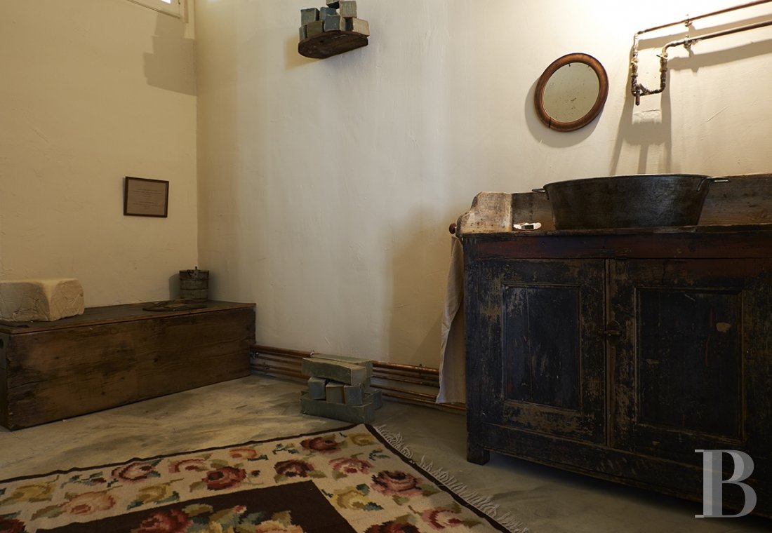 A museum-apartment above a hardware store near to the Old Port in Marseille - photo  n°15
